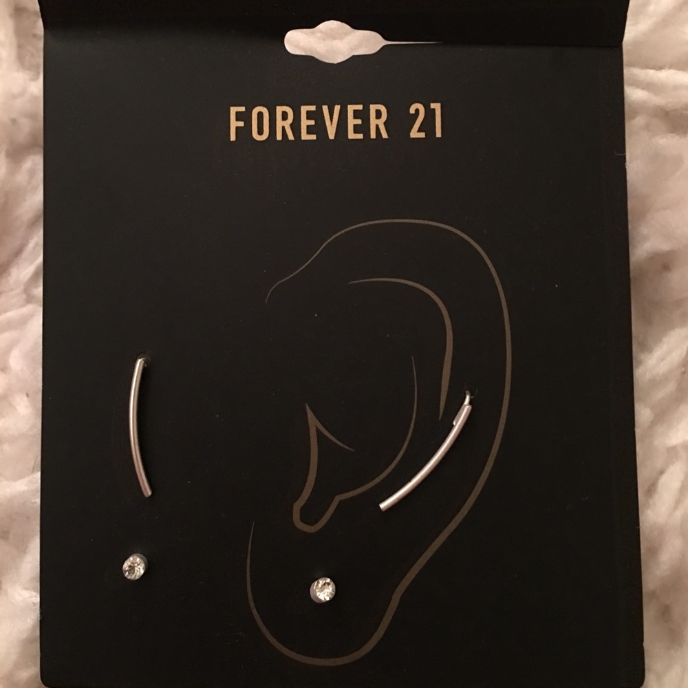 LAST CHANCE❤️Forever 21 Earrings Set❤️